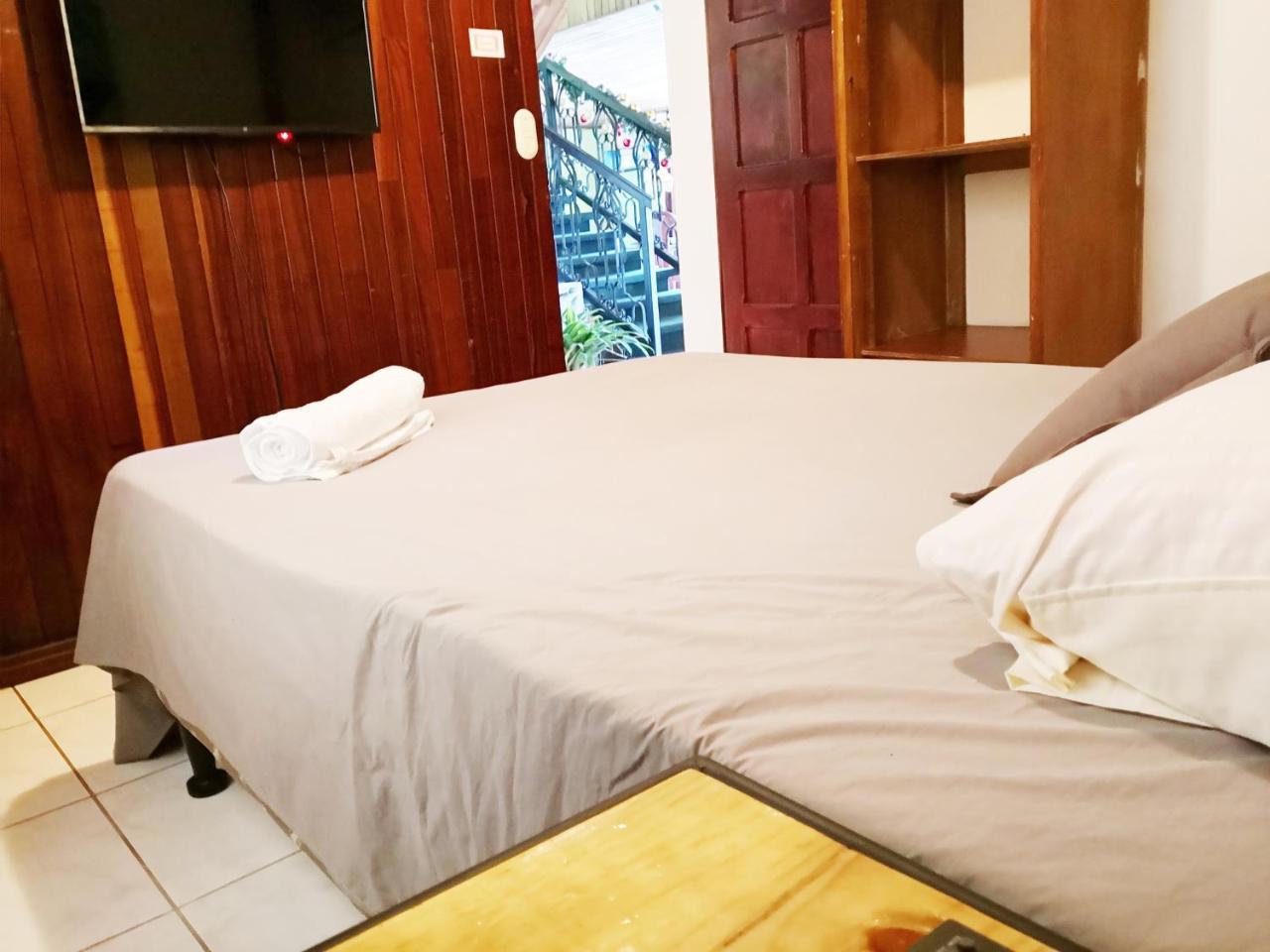 Vida Tropical Bed & Breakfast Alajuela Bagian luar foto