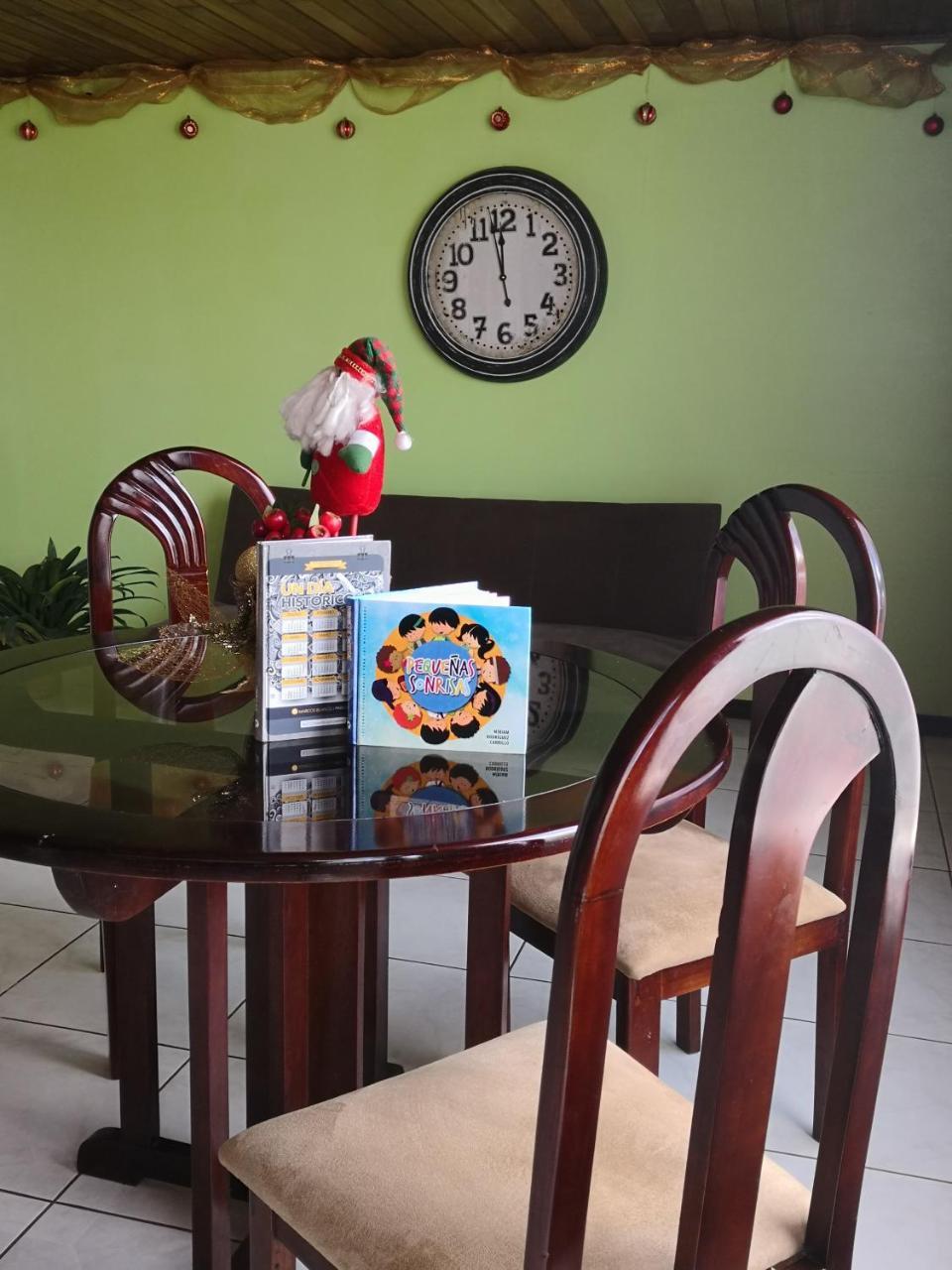 Vida Tropical Bed & Breakfast Alajuela Bagian luar foto