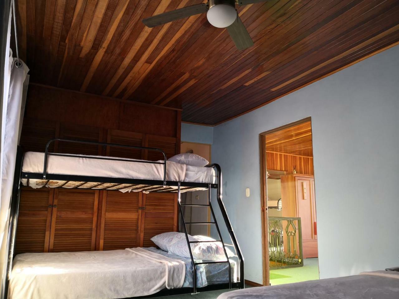 Vida Tropical Bed & Breakfast Alajuela Bagian luar foto